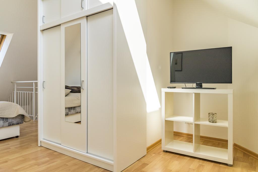 Maisonette Apartment Am Bahnhof - Adults Only Innsbruck Kültér fotó