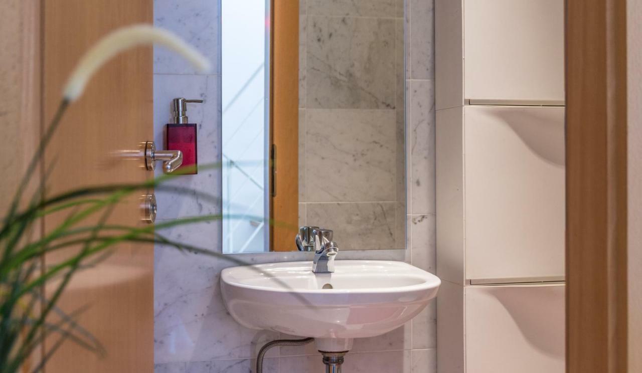 Maisonette Apartment Am Bahnhof - Adults Only Innsbruck Kültér fotó